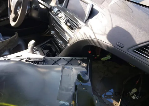 2015 BMW M6 из США, поврежденный, VIN WBSLZ9C57FD651313